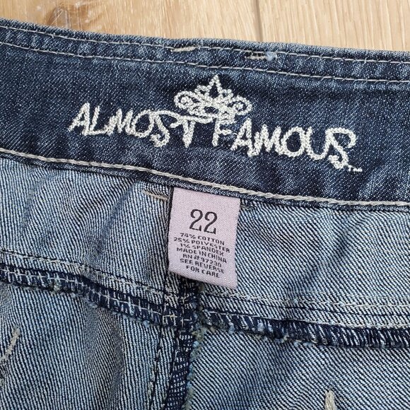 Almost Famous Plus Size 22 Distressed Capri Jeans Dark Wash Womens Stretch Faded - Picture 6 of 13